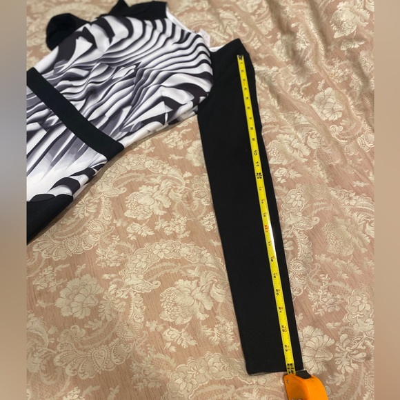 Bebe Size Small Long Sleeved Print Block Scuba Dress Robe Scuba Motif NWT - Picture 9 of 16